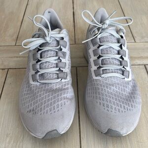 NIKE ZOOM PEGASUS Gray White Running Tennis Shoes Size 9 Women’s